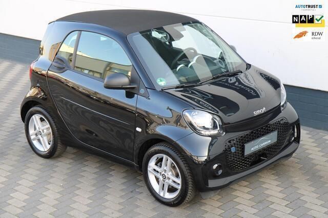 Zwart, metallic lak Gebruikt 2020 Smart ForTwo Electric Drive Hatchback | € 10.945 - Afbeelding 1/4