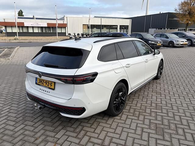 Occasion VW Passat R-line Edition 272 PK (200 kW) 2025 Wit Stationwagen