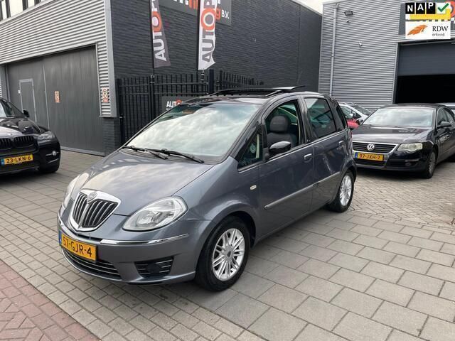 Grijs Gebruikt 2008 Lancia Musa MPV | € 1.999 - Afbeelding 1/4