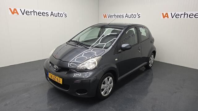 Occasion Toyota Aygo 68 PK (50 kW) 2011 Grijs (metallic) Hatchback