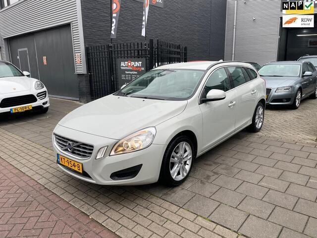 Wit, metallic lak Gebruikt 2011 Volvo V60 R-Design Stationwagen | € 4.999 (Eerlijke prijs) - Afbeelding 1/4