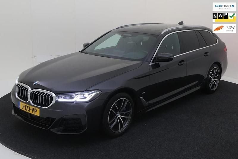 Grijs Gebruikt 2020 BMW 530 M Sport Stationwagen | € 40.945 (Eerlijke prijs) - Afbeelding 1/4