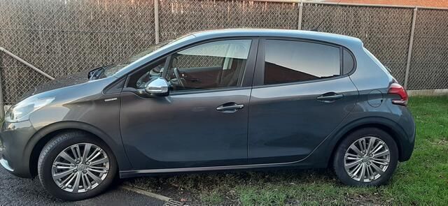 Grijs Gebruikt 2017 Peugeot 208 Hatchback | € 7.500 (Super prijs) - Afbeelding 1/4