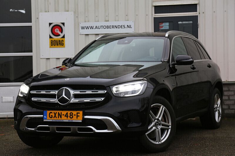 Zwart Gebruikt 2020 Mercedes GLC300e SUV | € 39.900 (Eerlijke prijs) - Afbeelding 1/4