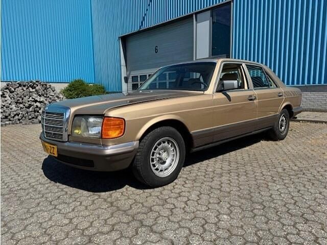 Beige Gebruikt 1982 Mercedes S500 SE Sedan | € 7.499 - Afbeelding 1/4