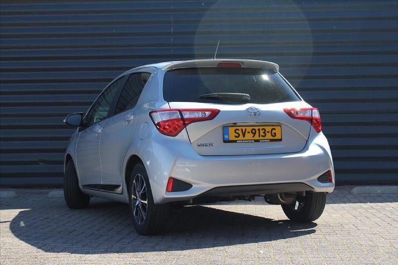 Occasion Toyota Yaris Sport 69 PK (50 kW) 2018 Grijs Hatchback