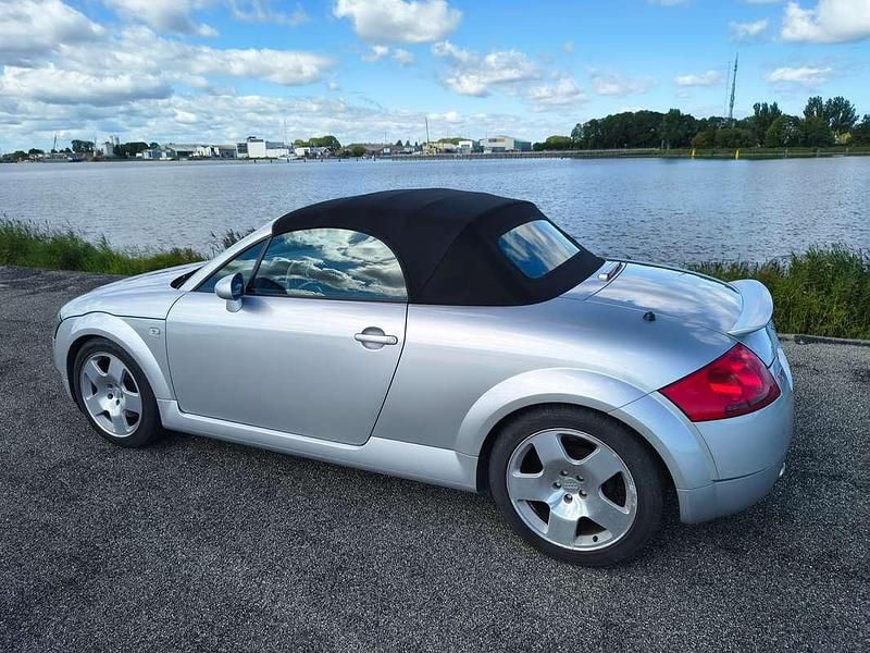 Grijs Gebruikt 2001 Audi TT Cabriolet | € 5.500 (Iets duurder) - Afbeelding 1/4