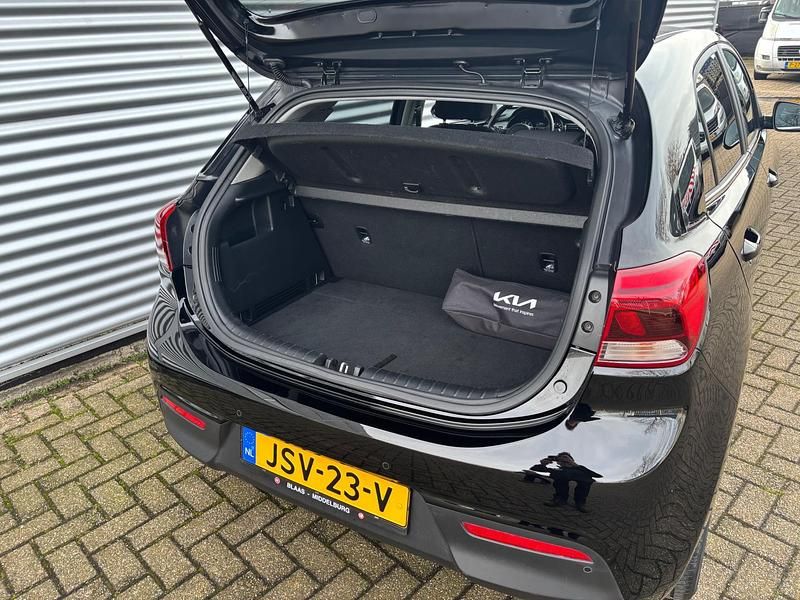 Occasion Kia Rio 101 PK (74 kW) 2022 Zwart (metallic) Hatchback