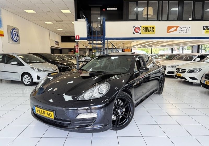 Zwart Gebruikt 2012 Porsche Panamera Sedan | € 28.150 - Afbeelding 1/4