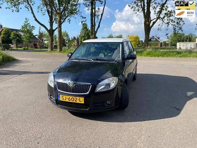 Zwart Occasion 2010 Skoda Fabia Hatchback | € 1.499 (Super prijs) - Afbeelding 1/4