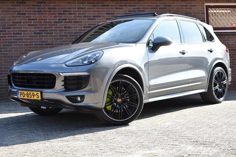 Grijs Gebruikt 2016 Porsche Cayenne Platinum Edition SUV | € 37.949 (Eerlijke prijs) - Afbeelding 1/4