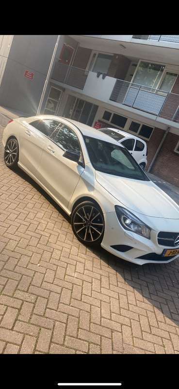 Wit Gebruikt 2013 Mercedes CLA180 Ambition Sedan | € 12.500 (Eerlijke prijs) - Afbeelding 1/4