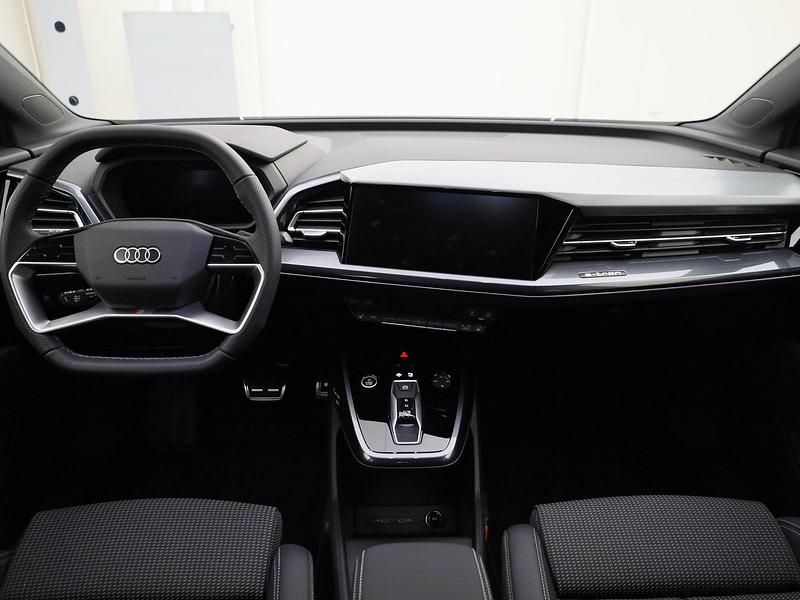 Nieuw Audi Q4 e-tron 11 kW (15 PK) 2025 Grijs SUV