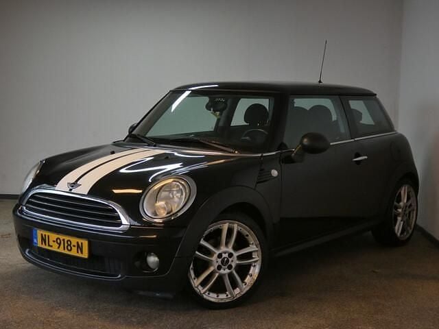 Zwart Occasion 2009 Mini ONE Hatchback | € 2.950 (Eerlijke prijs) - Afbeelding 1/4