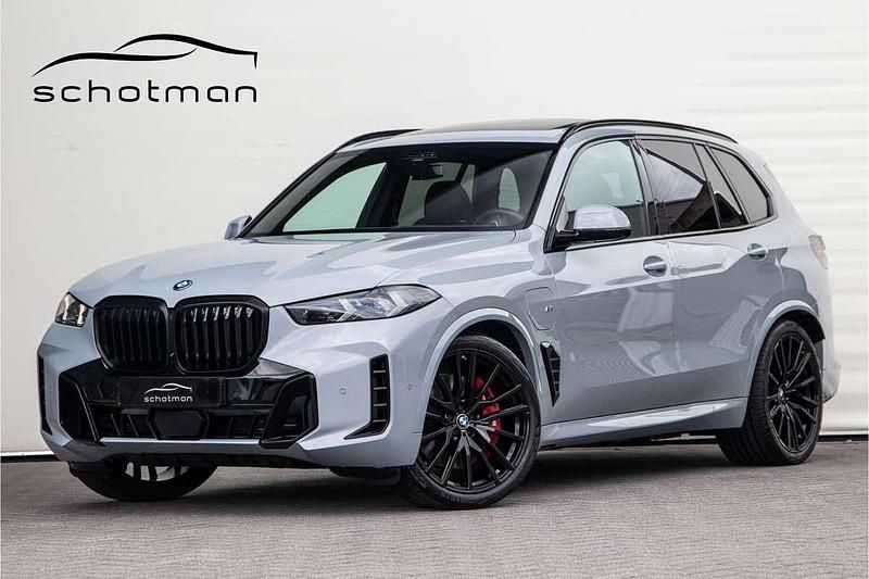 Grijs, metallic lak Gebruikt 2024 BMW X5 M Sport SUV | € 104.500 (Iets duurder) - Afbeelding 1/4