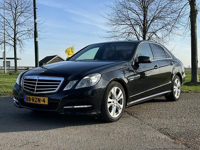 Zwart Occasion 2011 Mercedes E220 Avantgarde Sedan | € 5.940 (Goede deal) - Afbeelding 1/4