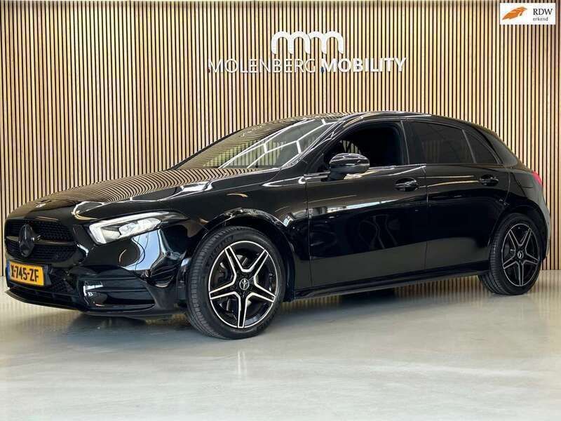 Zwart Gebruikt 2021 Mercedes A250 Business Hatchback | € 26.450 (Super prijs) - Afbeelding 1/4