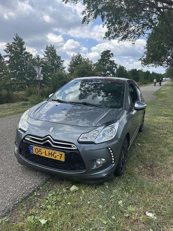 Grijs Gebruikt 2010 Citroën DS3 Sport Chic Hatchback | € 3.500 (Eerlijke prijs) - Afbeelding 1/4