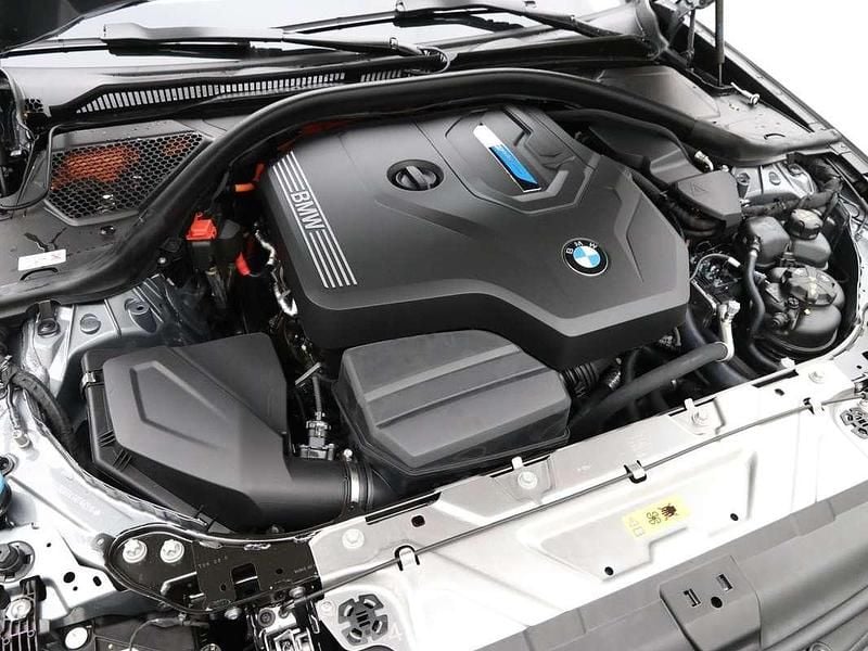 Nieuw BMW 330e Shadowline 292 PK (214 kW) 2025 Grijs Sedan