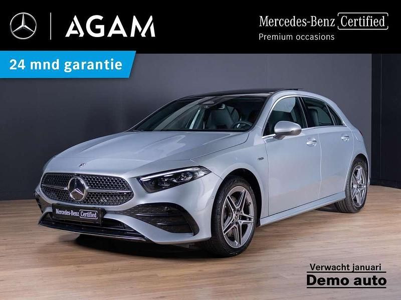 Grijs Gebruikt 2025 Mercedes A250 Business Hatchback | € 40.950 (Iets duurder) - Afbeelding 1/4