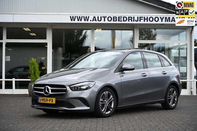 Grijs Gebruikt 2020 Mercedes B180 Premium Plus MPV | € 26.950 (Duur) - Afbeelding 1/4