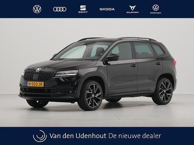 Zwart (metallic) Occasion 2021 Skoda Karoq SportLine SUV | € 26.440 (Eerlijke prijs) - Afbeelding 1/4