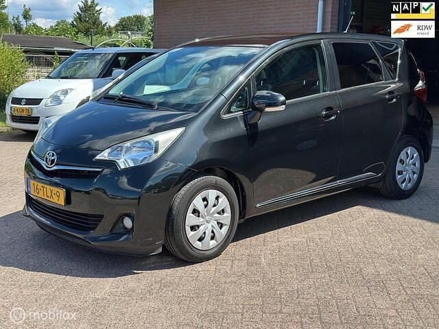 Zwart Gebruikt 2012 Toyota Verso-S MPV | € 7.750 (Eerlijke prijs) - Afbeelding 1/4