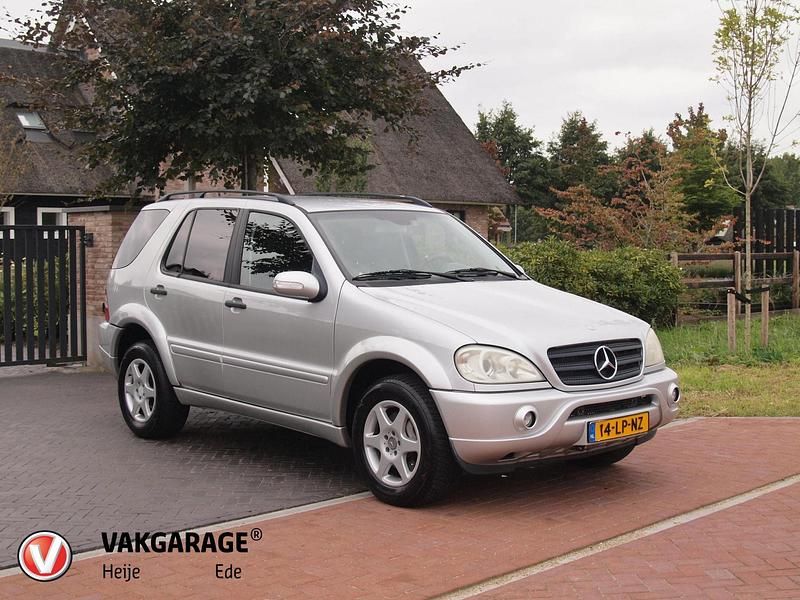 Grijs Gebruikt 2003 Mercedes ML350 SUV | € 7.495 - Afbeelding 1/4