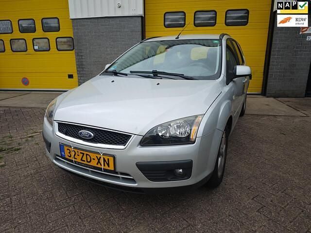 Grijs Gebruikt 2008 Ford Focus Ambiente Stationwagen | € 1.750 (Eerlijke prijs) - Afbeelding 1/4
