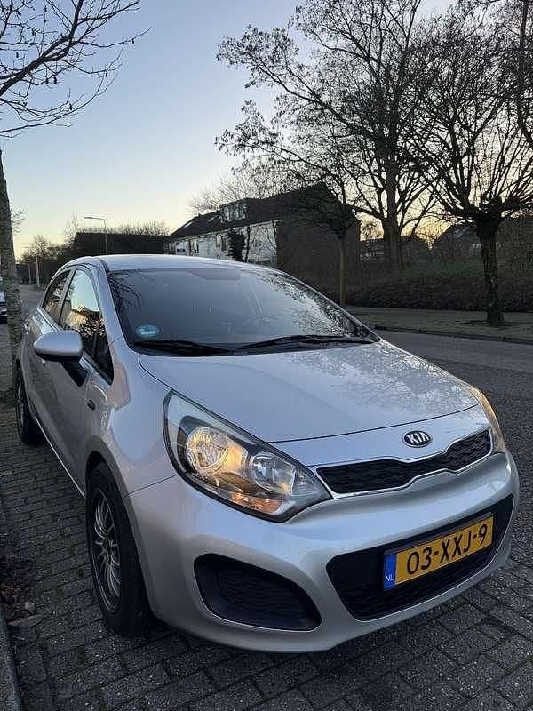Occasion Kia Rio 86 PK (63 kW) 2012 Grijs MPV