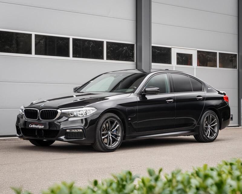 Zwart Gebruikt 2018 BMW 530 iPerformance Sedan | € 30.450 - Afbeelding 1/4