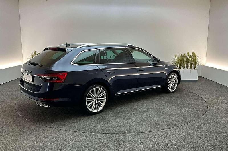 Occasion Skoda Superb LAURIN & KLEMENT 156 PK (114 kW) 2020 Plum blue Stationwagen
