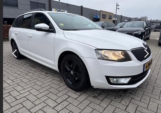 Occasion Skoda Octavia Business Line 111 PK (81 kW) 2014 Wit Hatchback