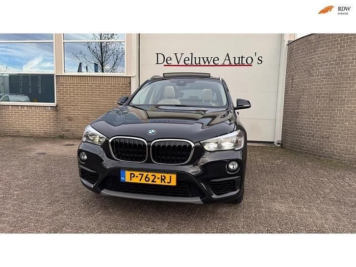 Zwart Occasion 2018 BMW X1 Executive SUV | € 17.900 (Goede deal) - Afbeelding 1/4