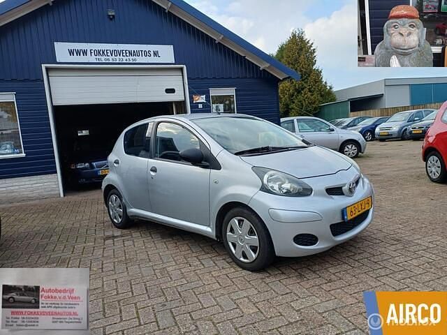 Grijs Gebruikt 2010 Toyota Aygo Comfort Hatchback | € 2.350 (Eerlijke prijs) - Afbeelding 1/3