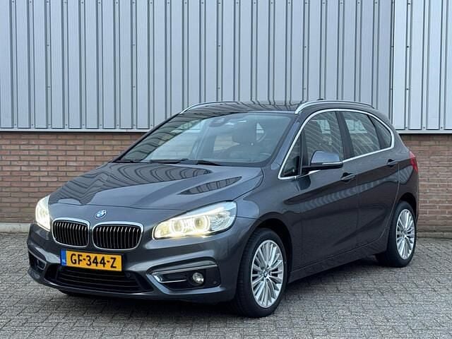 Grijs Gebruikt 2015 BMW 220 Luxury Line Stationwagen | € 10.950 (Super prijs) - Afbeelding 1/4