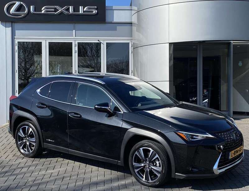 Zwart Gebruikt 2021 Lexus UX 250h SUV | € 29.400 (Eerlijke prijs) - Afbeelding 1/4