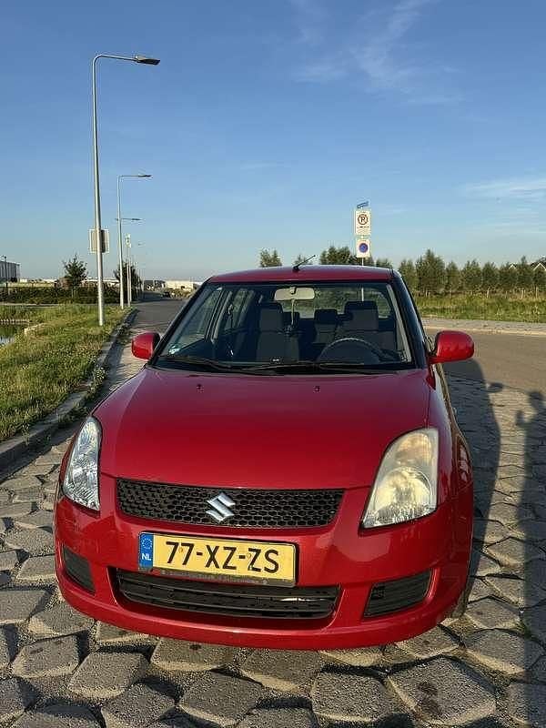 Rood Occasion 2008 Suzuki Swift Cool Hatchback | € 1.100 (Super prijs) - Afbeelding 1/4