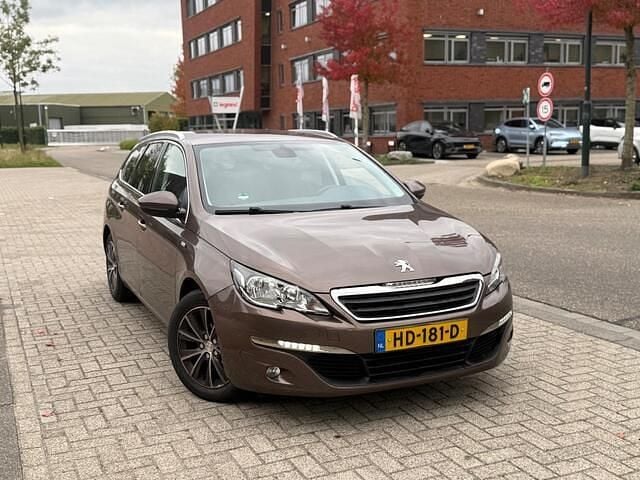 Bruin Gebruikt 2015 Peugeot 308 Style Stationwagen | € 3.250 (Goede deal) - Afbeelding 1/4