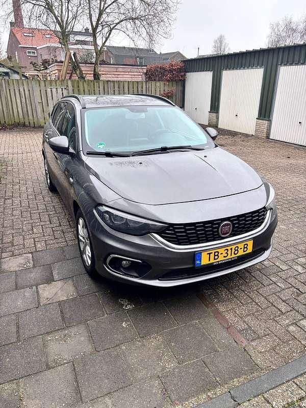 Grijs Occasion 2018 Fiat Tipo Stationwagen | € 9.500 (Goede deal) - Afbeelding 1/4