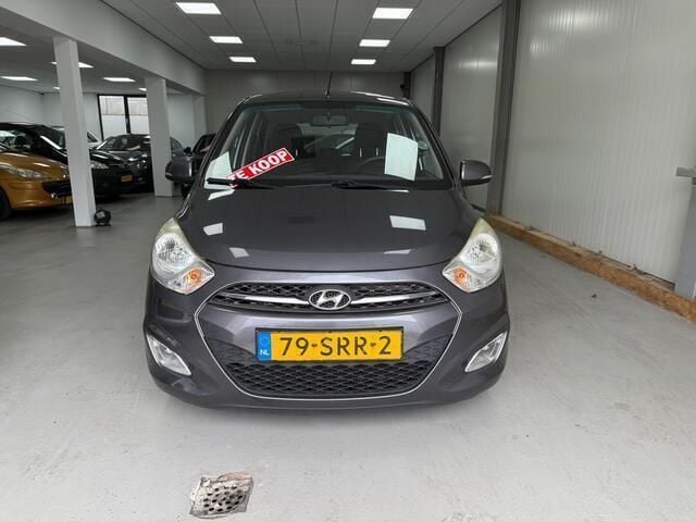 Grijs Gebruikt 2011 Hyundai i10 Hatchback | € 2.749 (Eerlijke prijs) - Afbeelding 1/4
