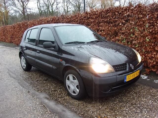 Zwart Occasion 2001 Renault Clio II Expression Hatchback | € 750 (Eerlijke prijs) - Afbeelding 1/4