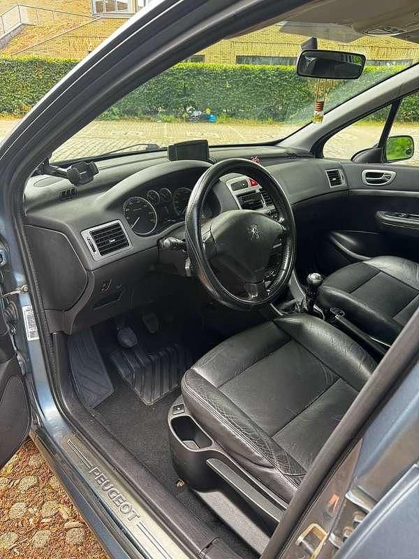 Zilver Gebruikt 2004 Peugeot 307 Hatchback | € 1.400 (Eerlijke prijs) - Afbeelding 1/4