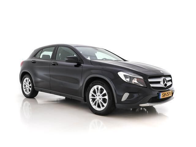 Night black Gebruikt 2015 Mercedes GLA180 SUV | € 12.445 (Iets duurder) - Afbeelding 1/4