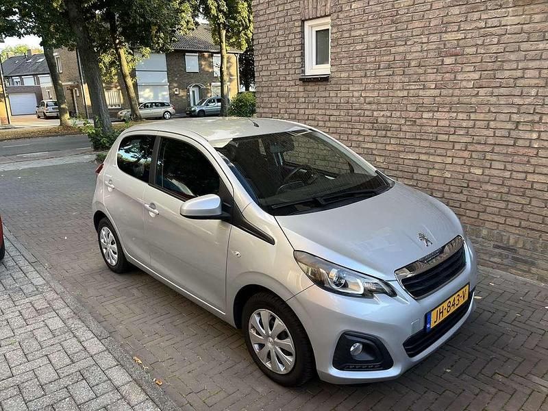 Grijs Gebruikt 2016 Peugeot 108 Active Hatchback | € 6.450 (Eerlijke prijs) - Afbeelding 1/4