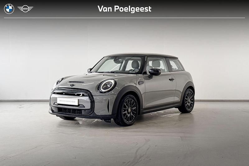 Moonwalk grey Occasion 2022 Mini Cooper Classic Hatchback | € 19.400 (Super prijs) - Afbeelding 1/4