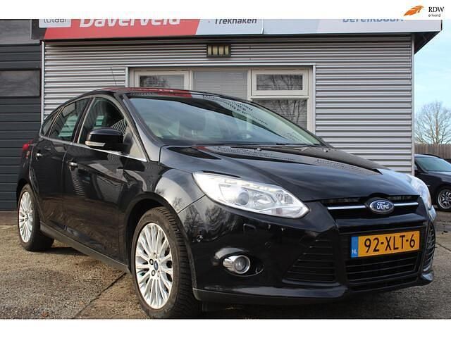 Zwart Occasion 2012 Ford Focus Titanium Hatchback | € 5.850 (Eerlijke prijs) - Afbeelding 1/4