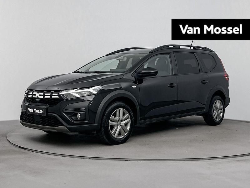 Zwart Gebruikt 2023 Dacia Jogger Expression MPV | € 19.935 (Eerlijke prijs) - Afbeelding 1/4