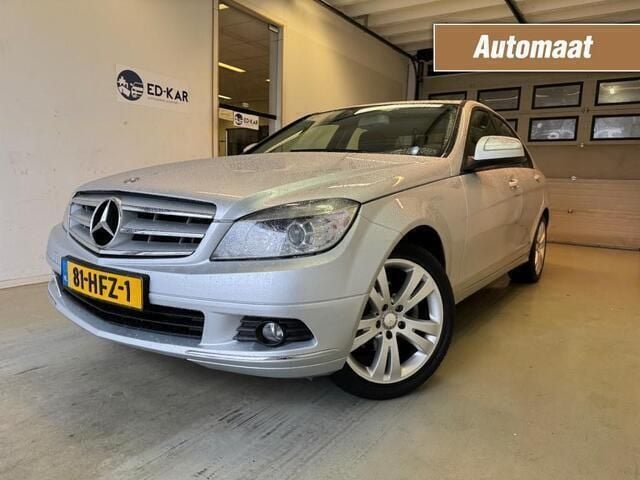 Grijs, metallic lak Gebruikt 2007 Mercedes C180 Sedan | € 5.995 - Afbeelding 1/4