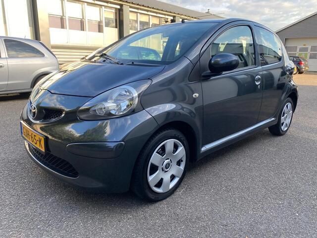 Grijs Gebruikt 2007 Toyota Aygo Hatchback | € 2.950 (Eerlijke prijs) - Afbeelding 1/4